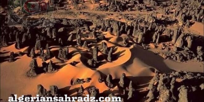 "رسم صخري في طاسيلي ناجر بالصحراء الجزائرية"